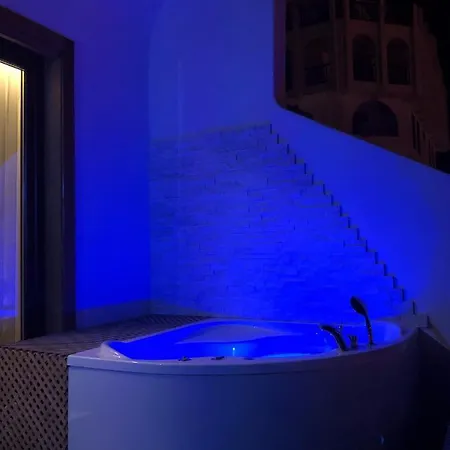 Lux&2jacuzzi. New! Golden Mile Americas, Parque Santiago 2. Pool Heated Sea Water 2 Bdr Playa de las Americas (Tenerife)